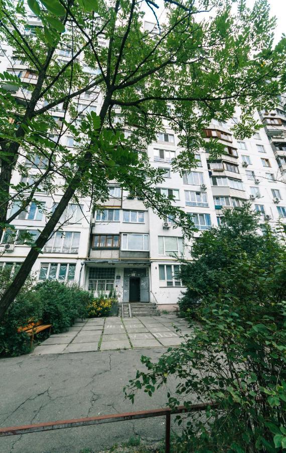 Apartments On Henerala Zhmachenka Kyiv Room photo